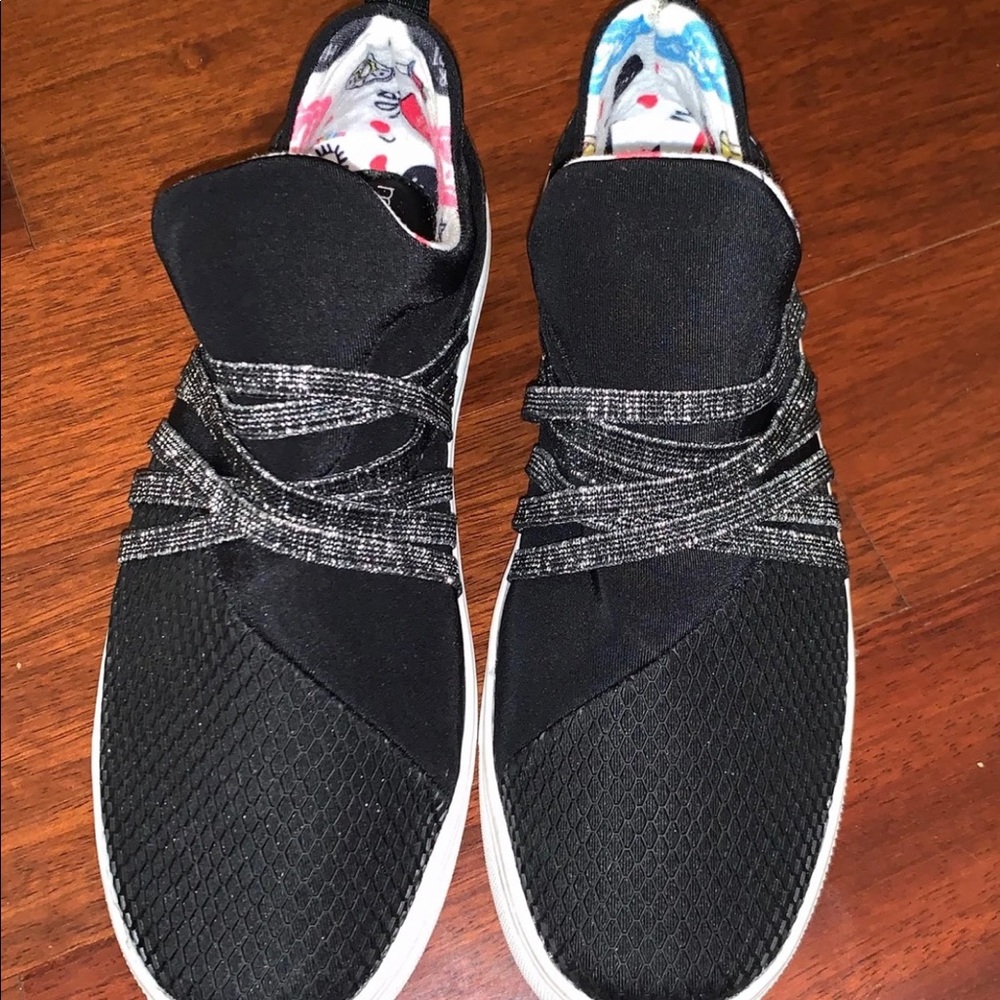 girls sneakers